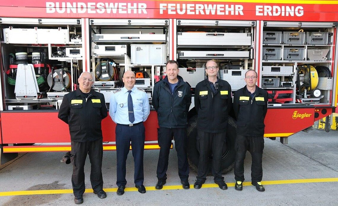 v.li.n.re.: Stadtbrandrat Ruppert Saller (FF München), Oberstleutnant Robert Rummel, Brandamtmann Thomas Zapf, Stadtbrandmeister Claudius Blank und Stadtbrandmeister Christoph Keil (FF München)